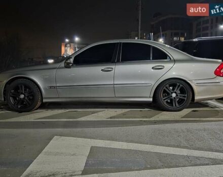 Серый Мерседес Е-Класс, объемом двигателя 3 л и пробегом 281 тыс. км за 9800 $, фото 1 на Automoto.ua