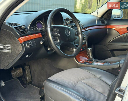 Сірий Мерседес Е-Клас, об'ємом двигуна 2.2 л та пробігом 295 тис. км за 9999 $, фото 18 на Automoto.ua