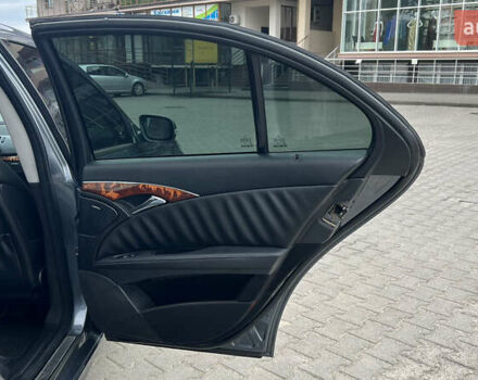 Серый Мерседес Е-Класс, объемом двигателя 2.2 л и пробегом 323 тыс. км за 8500 $, фото 12 на Automoto.ua