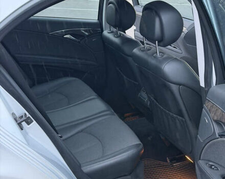 Сірий Мерседес Е-Клас, об'ємом двигуна 2.1 л та пробігом 278 тис. км за 10800 $, фото 11 на Automoto.ua