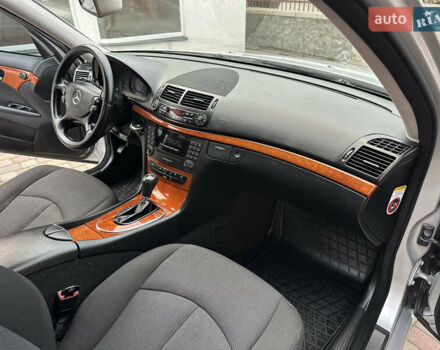Сірий Мерседес Е-Клас, об'ємом двигуна 2.2 л та пробігом 319 тис. км за 7200 $, фото 9 на Automoto.ua