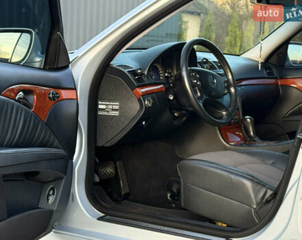 Сірий Мерседес Е-Клас, об'ємом двигуна 2.2 л та пробігом 295 тис. км за 9999 $, фото 16 на Automoto.ua