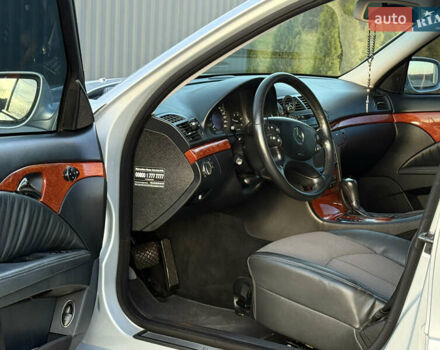 Сірий Мерседес Е-Клас, об'ємом двигуна 2.2 л та пробігом 295 тис. км за 9999 $, фото 15 на Automoto.ua