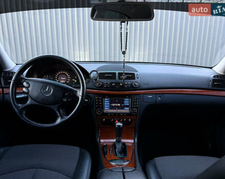 Сірий Мерседес Е-Клас, об'ємом двигуна 2.2 л та пробігом 295 тис. км за 9999 $, фото 27 на Automoto.ua