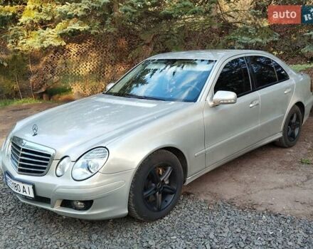 Серый Мерседес Е-Класс, объемом двигателя 2.2 л и пробегом 370 тыс. км за 8700 $, фото 2 на Automoto.ua
