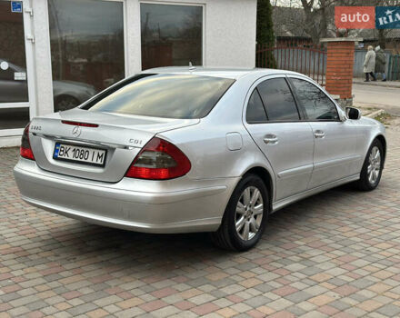 Сірий Мерседес Е-Клас, об'ємом двигуна 2.2 л та пробігом 319 тис. км за 7200 $, фото 12 на Automoto.ua