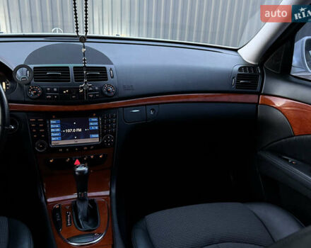 Сірий Мерседес Е-Клас, об'ємом двигуна 2.2 л та пробігом 295 тис. км за 9999 $, фото 47 на Automoto.ua