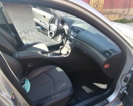 Серый Мерседес Е-Класс, объемом двигателя 2.2 л и пробегом 275 тыс. км за 10800 $, фото 6 на Automoto.ua