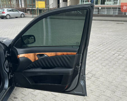 Серый Мерседес Е-Класс, объемом двигателя 2.2 л и пробегом 323 тыс. км за 8500 $, фото 11 на Automoto.ua