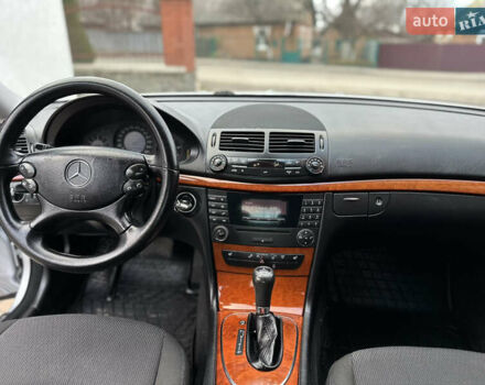 Сірий Мерседес Е-Клас, об'ємом двигуна 2.2 л та пробігом 319 тис. км за 7200 $, фото 5 на Automoto.ua