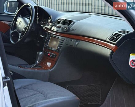 Сірий Мерседес Е-Клас, об'ємом двигуна 2.2 л та пробігом 295 тис. км за 9999 $, фото 45 на Automoto.ua