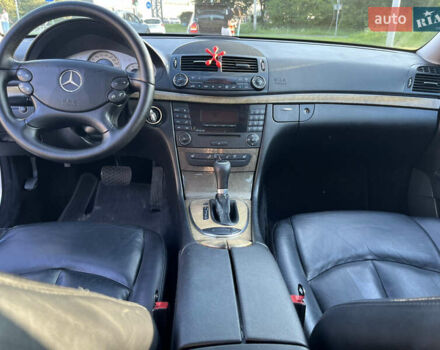 Серый Мерседес Е-Класс, объемом двигателя 1.8 л и пробегом 217 тыс. км за 7200 $, фото 12 на Automoto.ua