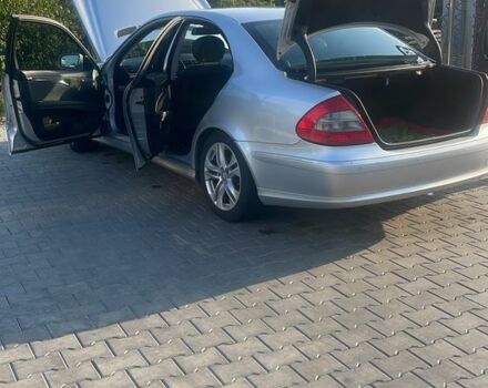 Серый Мерседес Е-Класс, объемом двигателя 2.2 л и пробегом 275 тыс. км за 10800 $, фото 1 на Automoto.ua