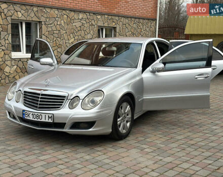 Сірий Мерседес Е-Клас, об'ємом двигуна 2.2 л та пробігом 319 тис. км за 7200 $, фото 4 на Automoto.ua