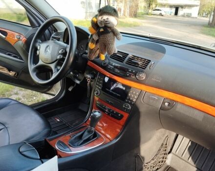 Мерседес Е-Класс 2007 в Кривом Роге на Automoto.ua Серый Мерседес Е-Класс, объемом двигателя 2.1 л и пробегом 370 тыс. км за 8000 $, фото 4 на Automoto.ua