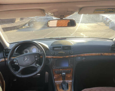 Сірий Мерседес Е-Клас, об'ємом двигуна 3.5 л та пробігом 227 тис. км за 8000 $, фото 4 на Automoto.ua