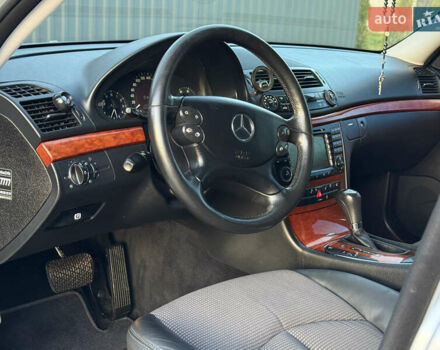Сірий Мерседес Е-Клас, об'ємом двигуна 2.2 л та пробігом 295 тис. км за 9999 $, фото 17 на Automoto.ua