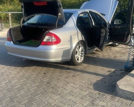 Серый Мерседес Е-Класс, объемом двигателя 2.2 л и пробегом 275 тыс. км за 10800 $, фото 2 на Automoto.ua