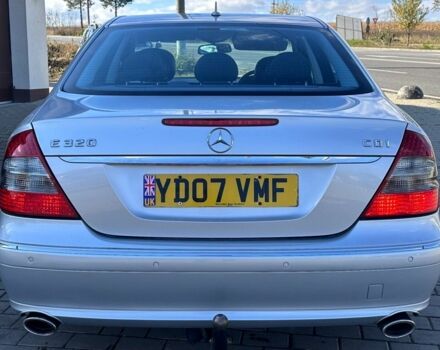 Мерседес Е-Клас 2007 у Глубокой на Automoto.ua Сірий Мерседес Е-Клас, об'ємом двигуна 3 л та пробігом 301 тис. км за 5255 $, фото 2 на Automoto.ua