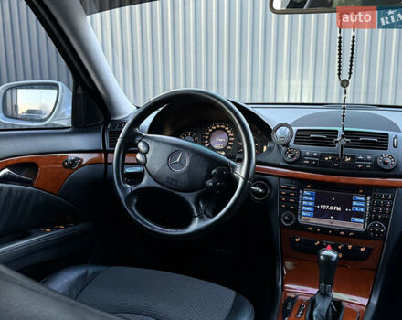 Сірий Мерседес Е-Клас, об'ємом двигуна 2.2 л та пробігом 295 тис. км за 9999 $, фото 28 на Automoto.ua