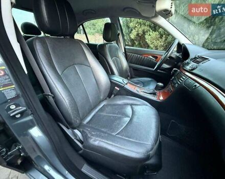 Сірий Мерседес Е-Клас, об'ємом двигуна 3 л та пробігом 366 тис. км за 10700 $, фото 24 на Automoto.ua