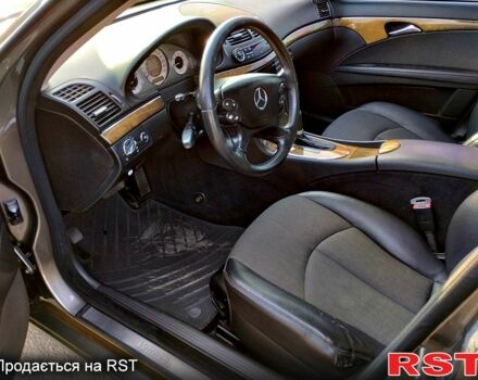 Серый Мерседес Е-Класс, объемом двигателя 3 л и пробегом 238 тыс. км за 8750 $, фото 3 на Automoto.ua