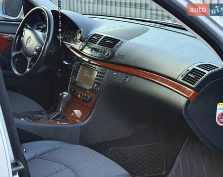 Сірий Мерседес Е-Клас, об'ємом двигуна 2.2 л та пробігом 295 тис. км за 9999 $, фото 44 на Automoto.ua