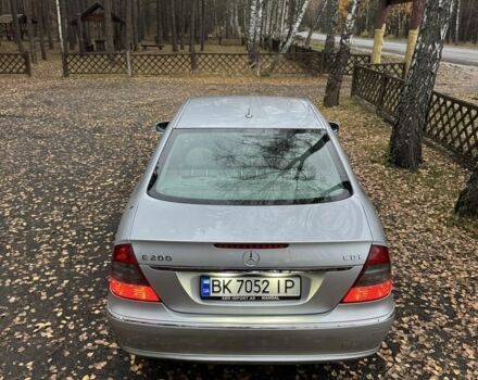 Серый Мерседес Е-Класс, объемом двигателя 2.1 л и пробегом 441 тыс. км за 4300 $, фото 3 на Automoto.ua