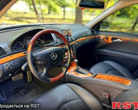 Серый Мерседес Е-Класс, объемом двигателя 2.1 л и пробегом 345 тыс. км за 11300 $, фото 6 на Automoto.ua