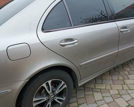 Серый Мерседес Е-Класс, объемом двигателя 2.15 л и пробегом 259 тыс. км за 10400 $, фото 45 на Automoto.ua