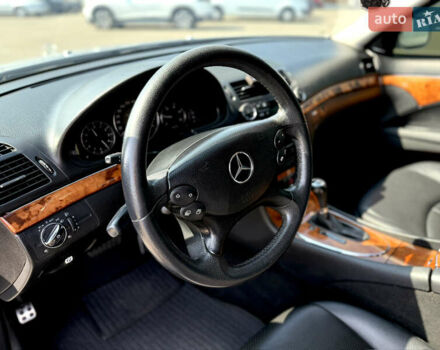 Мерседес Е-Клас 2008 у Києві на Automoto.ua Сірий Мерседес Е-Клас, об'ємом двигуна 2.2 л та пробігом 337 тис. км за 9600 $, фото 11 на Automoto.ua