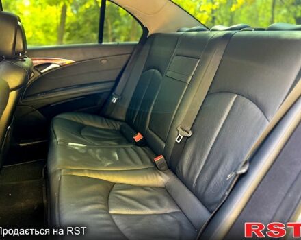 Серый Мерседес Е-Класс, объемом двигателя 2.1 л и пробегом 345 тыс. км за 11500 $, фото 5 на Automoto.ua