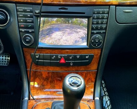 Серый Мерседес Е-Класс, объемом двигателя 2.1 л и пробегом 345 тыс. км за 11500 $, фото 7 на Automoto.ua