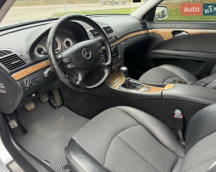 Сірий Мерседес Е-Клас, об'ємом двигуна 2.2 л та пробігом 253 тис. км за 8700 $, фото 17 на Automoto.ua