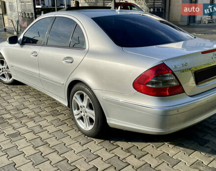 Серый Мерседес Е-Класс, объемом двигателя 2.1 л и пробегом 366 тыс. км за 11000 $, фото 3 на Automoto.ua