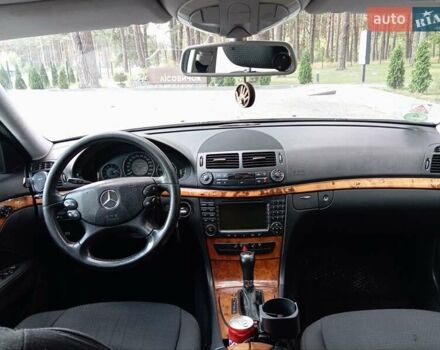 Серый Мерседес Е-Класс, объемом двигателя 2.2 л и пробегом 315 тыс. км за 7850 $, фото 5 на Automoto.ua