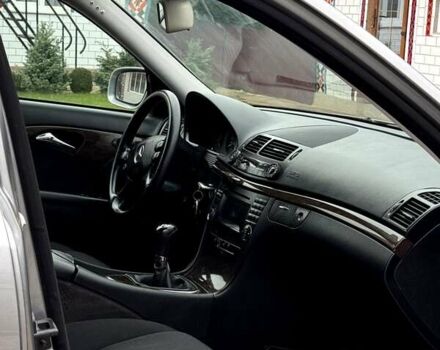 Серый Мерседес Е-Класс, объемом двигателя 2.2 л и пробегом 161 тыс. км за 9599 $, фото 11 на Automoto.ua