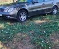 Серый Мерседес Е-Класс, объемом двигателя 3 л и пробегом 350 тыс. км за 11000 $, фото 2 на Automoto.ua