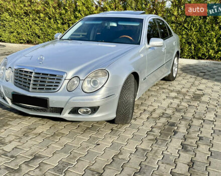 Серый Мерседес Е-Класс, объемом двигателя 2.1 л и пробегом 366 тыс. км за 11000 $, фото 1 на Automoto.ua