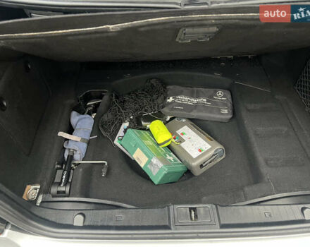 Мерседес Е-Клас 2008 у Костополе на Automoto.ua Сірий Мерседес Е-Клас, об'ємом двигуна 3 л та пробігом 295 тис. км за 11000 $, фото 16 на Automoto.ua