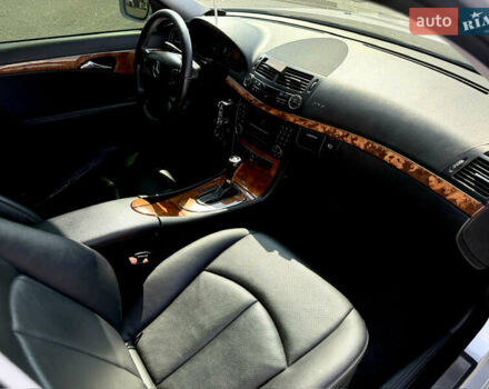 Мерседес Е-Клас 2008 у Києві на Automoto.ua Сірий Мерседес Е-Клас, об'ємом двигуна 2.2 л та пробігом 337 тис. км за 9600 $, фото 13 на Automoto.ua