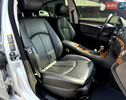 Мерседес Е-Клас 2008 у Києві на Automoto.ua Сірий Мерседес Е-Клас, об'ємом двигуна 2.2 л та пробігом 337 тис. км за 9600 $, фото 19 на Automoto.ua