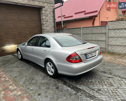 Мерседес Е-Клас 2008 у Костополе на Automoto.ua Сірий Мерседес Е-Клас, об'ємом двигуна 3 л та пробігом 295 тис. км за 11000 $, фото 7 на Automoto.ua