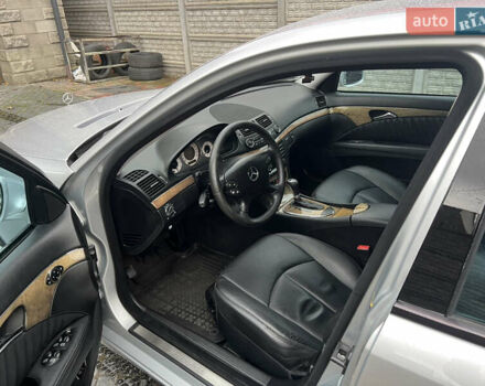 Мерседес Е-Клас 2008 у Костополе на Automoto.ua Сірий Мерседес Е-Клас, об'ємом двигуна 3 л та пробігом 295 тис. км за 11000 $, фото 10 на Automoto.ua
