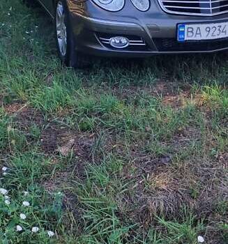 Сірий Мерседес Е-Клас, об'ємом двигуна 3 л та пробігом 350 тис. км за 11000 $, фото 4 на Automoto.ua