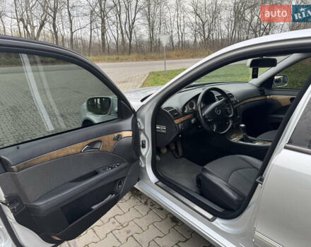Сірий Мерседес Е-Клас, об'ємом двигуна 2.2 л та пробігом 253 тис. км за 8700 $, фото 8 на Automoto.ua