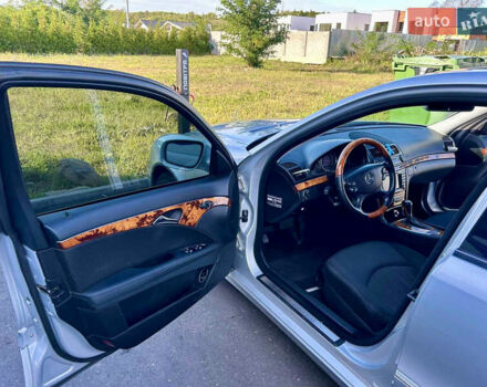 Серый Мерседес Е-Класс, объемом двигателя 2.1 л и пробегом 366 тыс. км за 11000 $, фото 7 на Automoto.ua