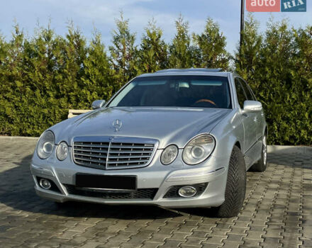 Серый Мерседес Е-Класс, объемом двигателя 2.1 л и пробегом 366 тыс. км за 11000 $, фото 2 на Automoto.ua