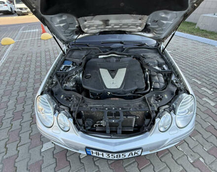 Серый Мерседес Е-Класс, объемом двигателя 3 л и пробегом 240 тыс. км за 15000 $, фото 31 на Automoto.ua