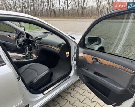 Сірий Мерседес Е-Клас, об'ємом двигуна 2.2 л та пробігом 253 тис. км за 8700 $, фото 10 на Automoto.ua